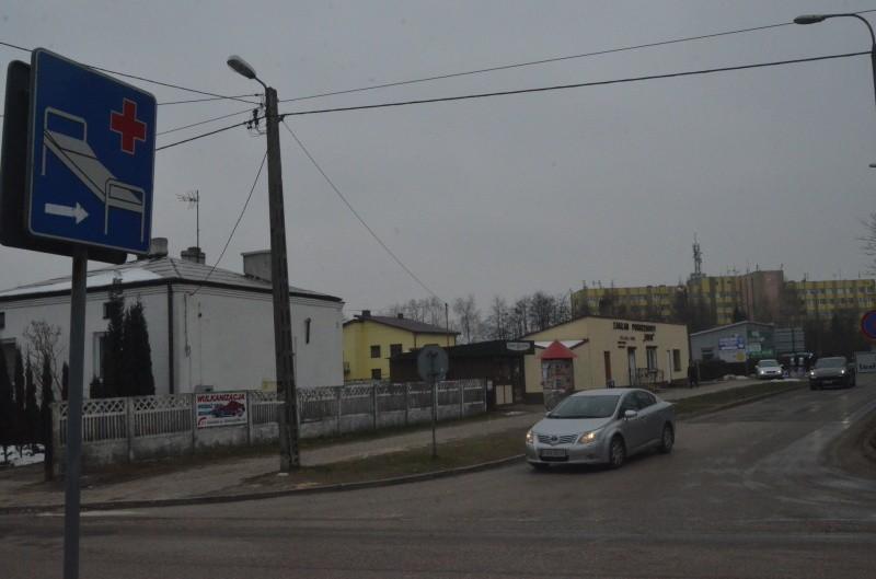 Znak prowadzi do szpitala