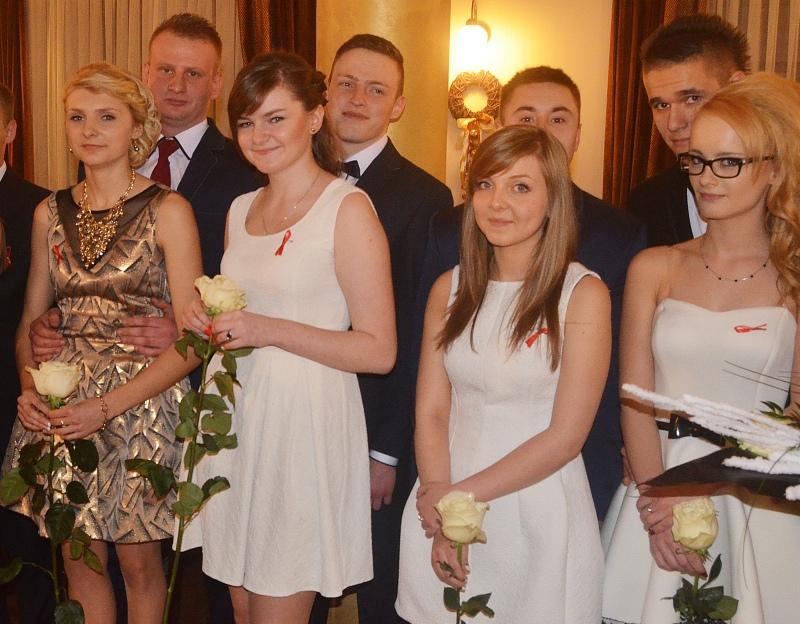 Wielki bal maturzystów rozpoczęty pięknym polonezem