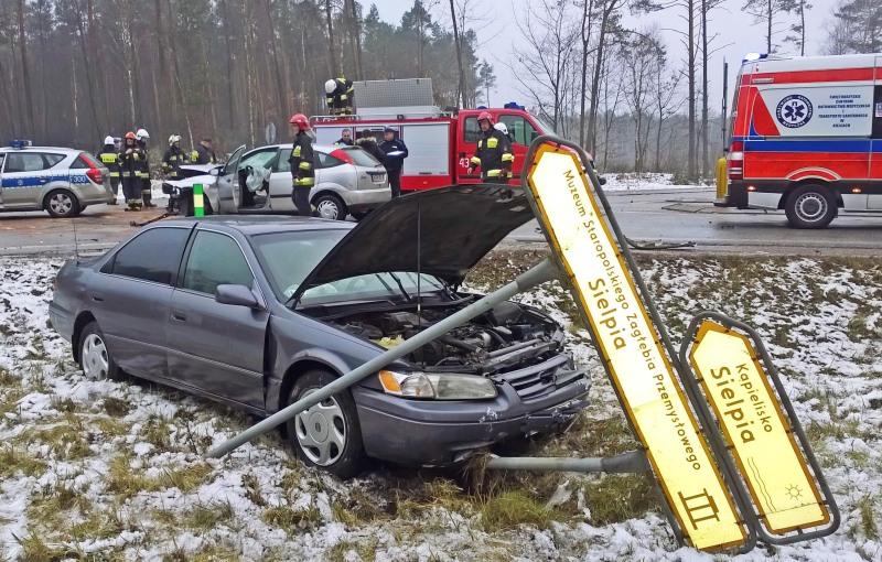 Pierwszy dzień Nowego Roku: Zderzenie aut na radoszyckich krzyżówkach