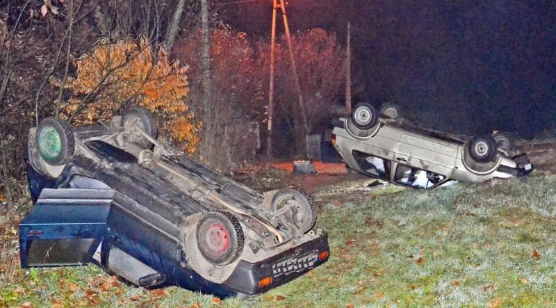 Wywrócili samochody, pocięli opony, połamali karoserie