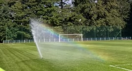 Kolejny weekend na boiskach piłkarskich i parkietach…