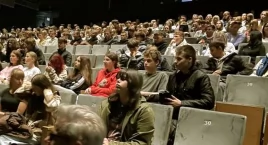 Zdjęcie przedstawia: KOŃSKIE. Rozpoczęło działalność kino lekturowe. Na początek projekcja Potopu