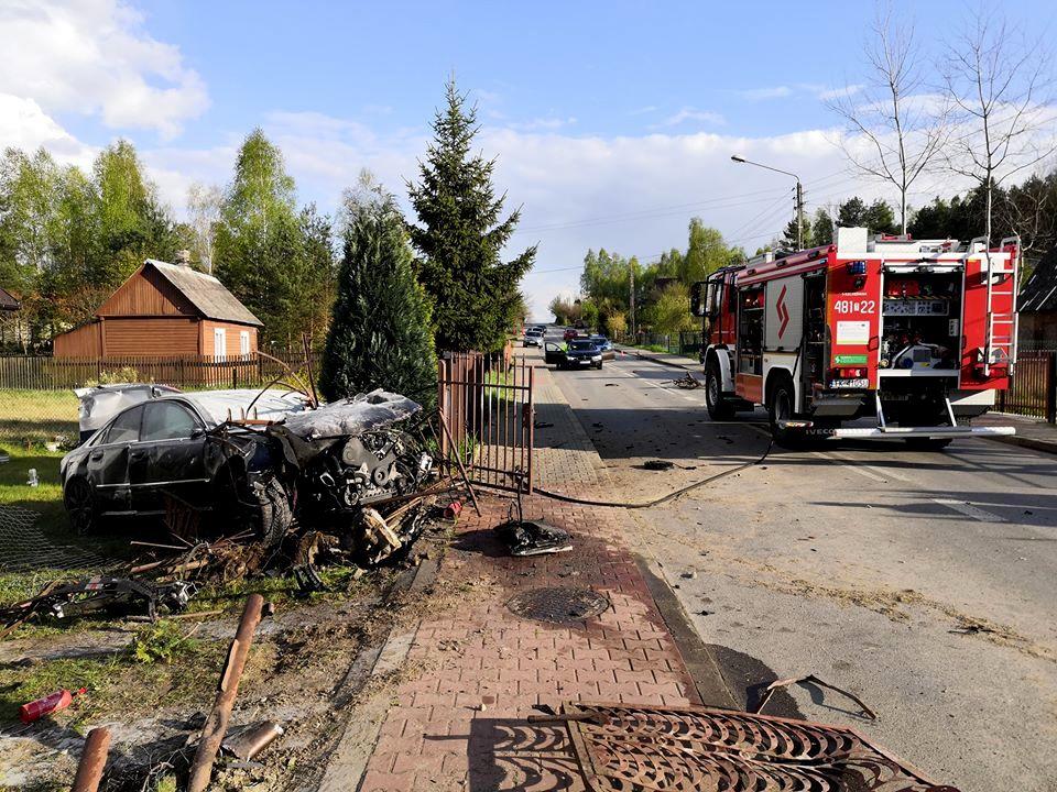 Kierowca Audi staranował trzy ogrodzenia posesji  w Majkowie