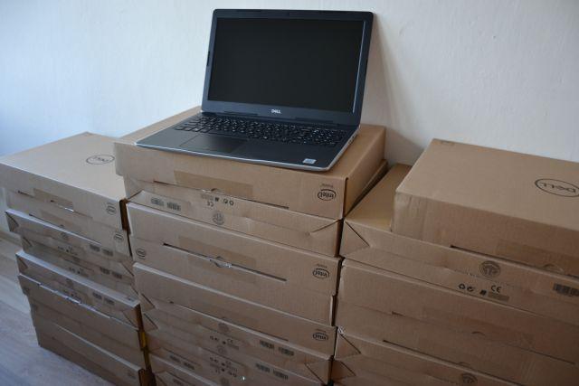 Powiat skarżyski zakupił 32 laptopy do zdalnego nauczania