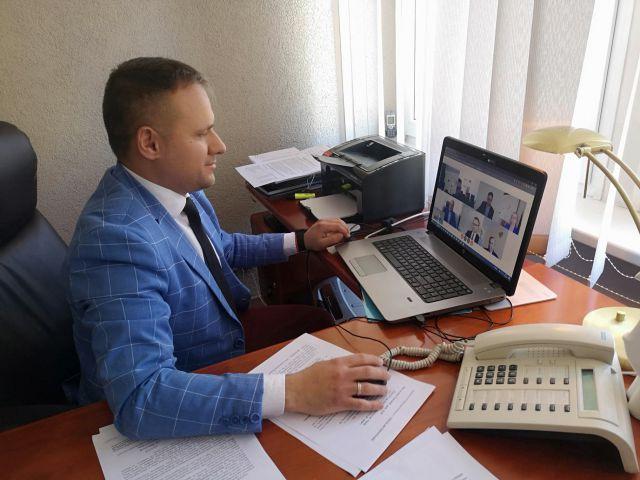 O tarczy antykryzysowej podczas wideokonferencji Minister Rodziny, Pracy i Polityki Społecznej ze Starostami z województwa świętokrzyskiego