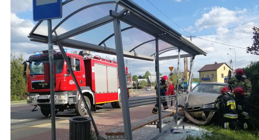 Staranowała wiatę przystankową