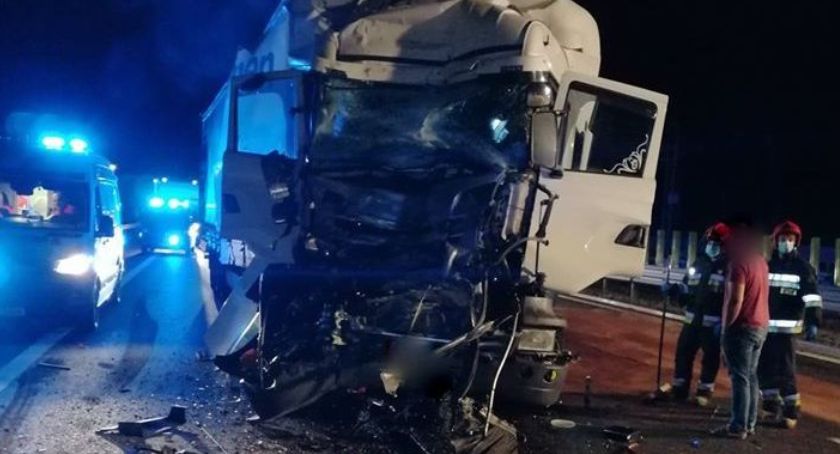 Wypadek dwóch ciężarówek na nowo oddanej części obwodnicy w Skarżysku-Kamiennej