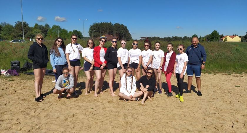 Zawodniczki MKS Gali rywalizowały na plaży w Bliżynie 