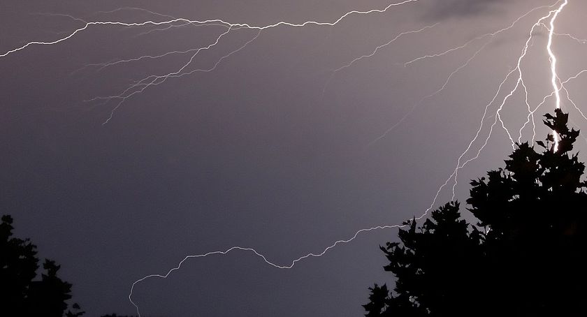 Pilne! Załamanie pogody. W powiecie skarżyskim będą burze z gradem