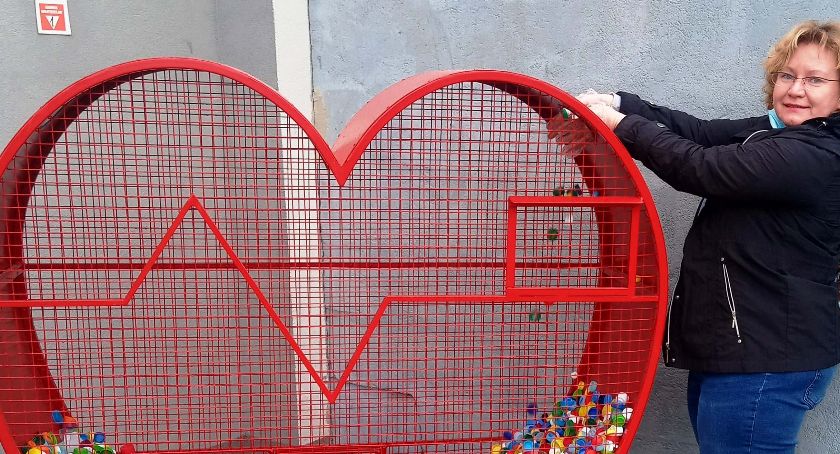 Uczniowie pomagają i recyklingują