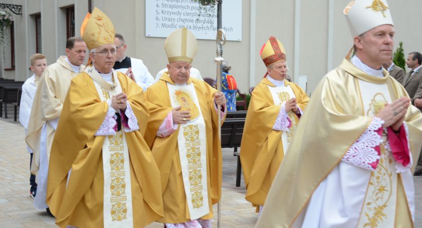 15. Rocznica  Koronacji Obrazu Matki Bożej Ostrobramskiej. Kardynał Stanisław Dziwisz przewodniczył Eucharystii 