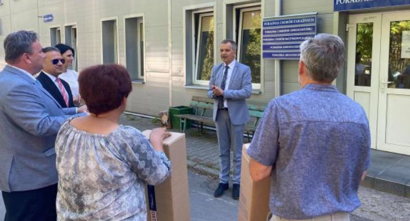 Skarżysko Kościelne przekazało lampy bakteriobójcze dla szpitala powiatowego