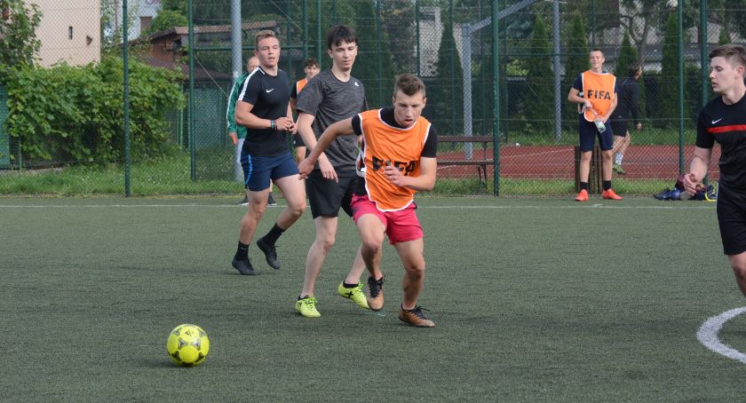Faza grupowa Wakacyjnego Turnieju Piłki Nożnej zakończona, czas na ćwierćfinały 