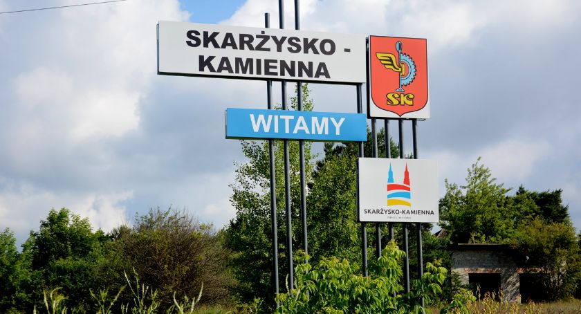 Odnowione witacze stanęły na wjazdach do Skarżyska 