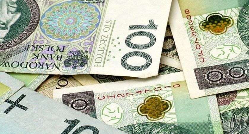 Nie do wiary! W pudełku po butach oddała oszustowi pieniądze