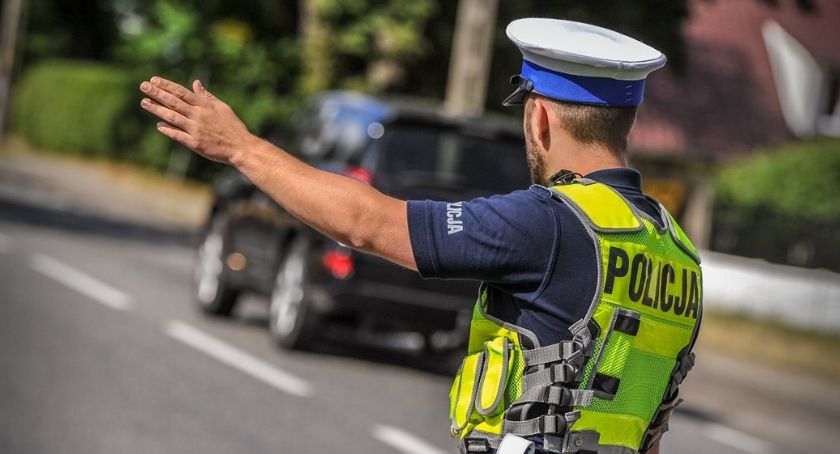  Policjanci zwrócili uwagę na...puste puszki. Dalej już nie pojechał 