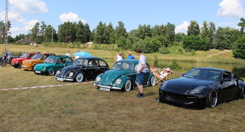 Ciekawe auta i motocykle na zalewem w Bliżynie