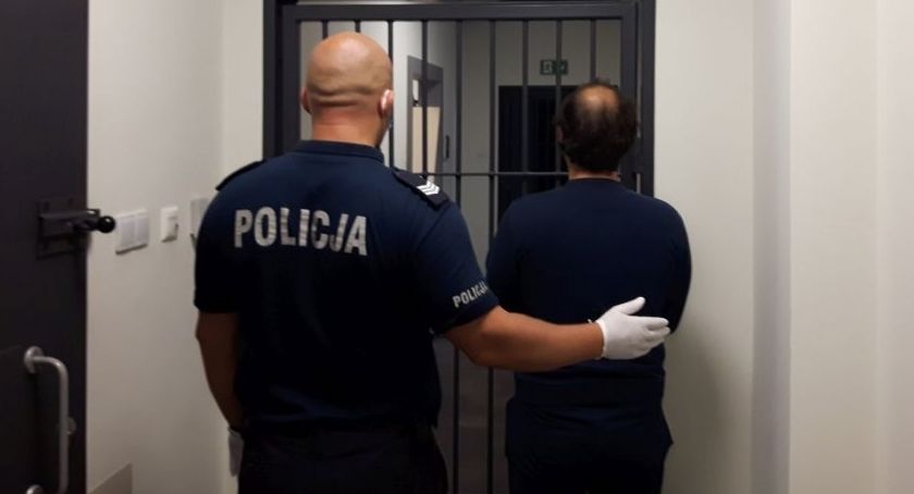 Z nożem na policjantów. To co zrobił z pewnością nie ujdzie mu na sucho