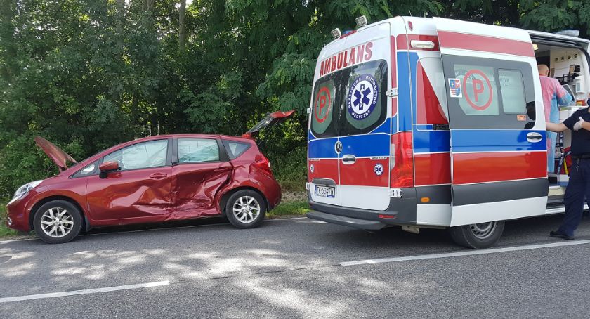Między Starachowicami a Skarżyskiem-Kam. Wyprzedzała kolumnę pojazdów i...