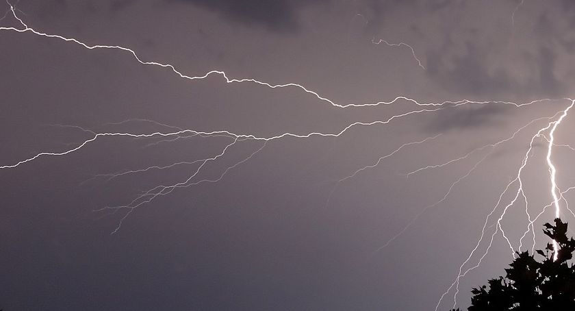 Uwaga! W powiecie skarżyskim, za kilka godzin burze z gradem