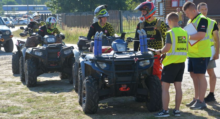 Do Bliżyna zjechały auta terenowe z napędem 4x4  oraz quady