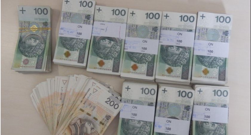 Wypłacił ponad 100 tys. zł. złotych, przekazał fałszywemu policjantowi 