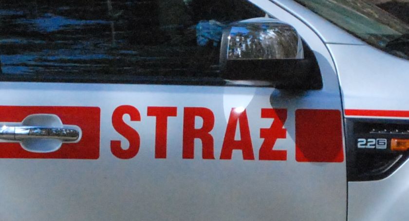 Zapach dymu i ogień zerwały ich z łóżek. Nocna akcja służb ratunkowych w gminie Łączna