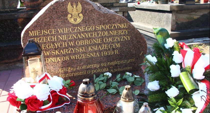 Pamięci  trzem Nieznanym Żołnierzom ...