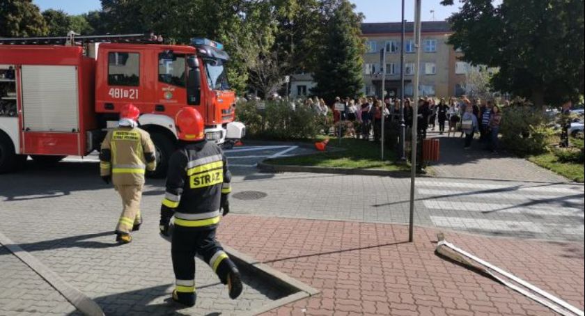 Ewakuacja pracowników Urzędu Miasta w Skarżysku - Kamiennej 