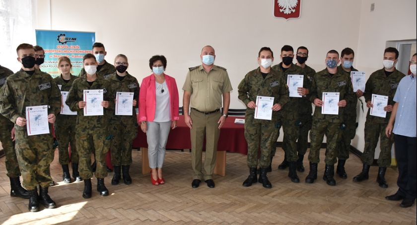 Certyfikaty uczniów ZSTM w ramach Innowacji Wojskowej