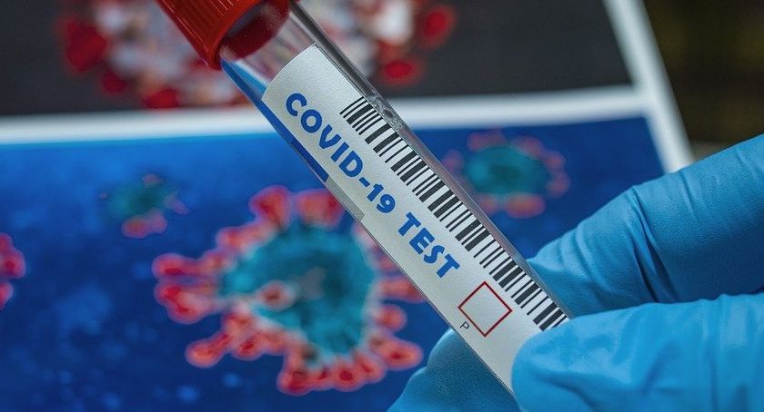Zasady zlecania testów na koronawirusa. Co ma robić lekarz, pacjent?