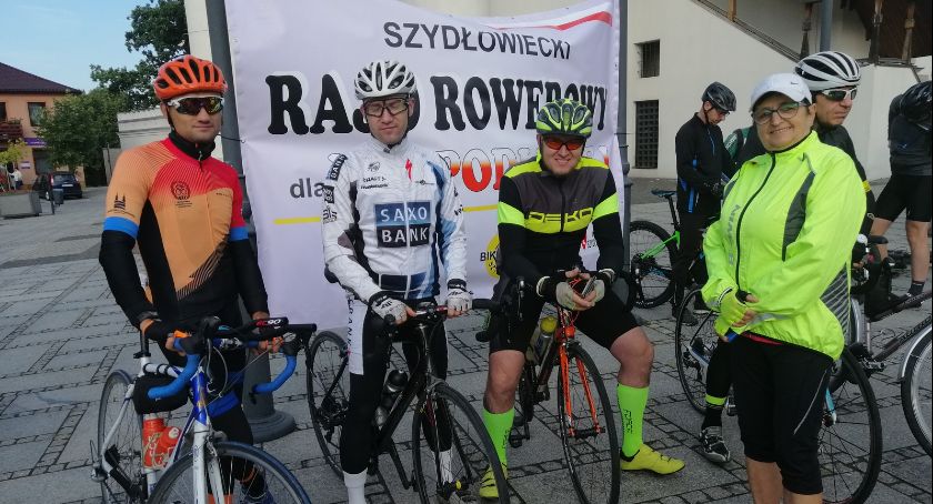 Skarżyszczanie na trasie  III Szydłowieckiego Rajdu Dla Niepodległej