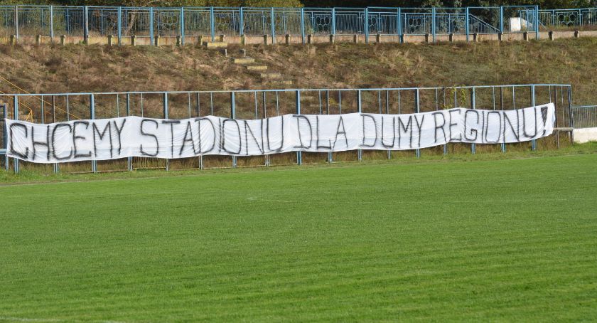 Kibice chcą nowego stadionu w Skarżysku!