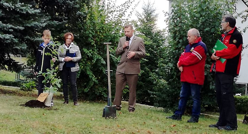 Sadzimy drzewa dla przyszłych pokoleń...