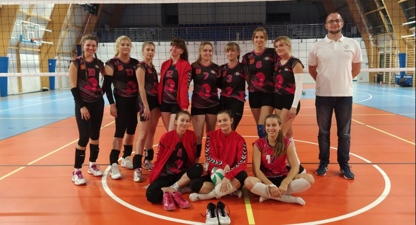 Siatkówka. Porażki naszych drużyn na inaugurację III ligowych zmagań