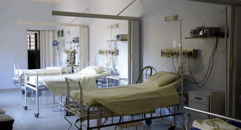 Ile jest wolnych łóżek i respiratorów w województwie?