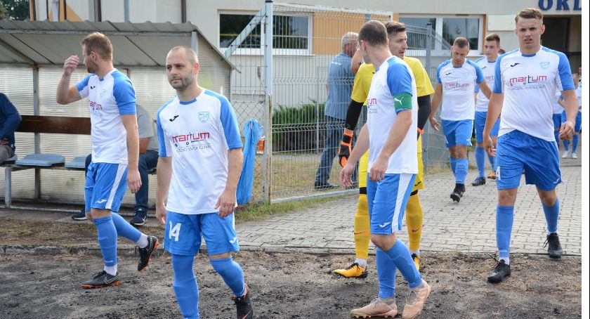 IV liga. Lider z Suchedniowa poległ w Daleszycach, świetna passa Orłów przerwana 