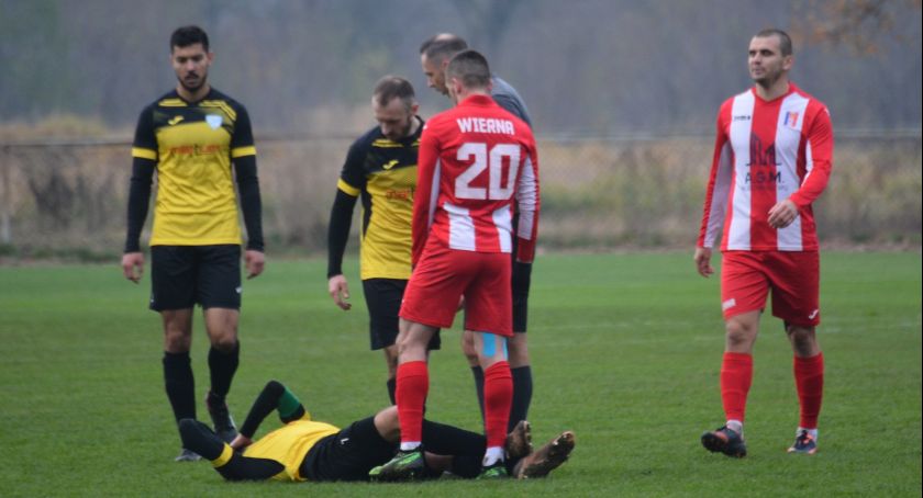 IV liga. Orlicz podzielił się punktami z Wierną Małogoszcz i stracił fotel lidera 