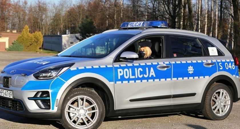 Skarżyska Komenda ma nowy pojazd. Zasilany specjalną stacją dokującą 