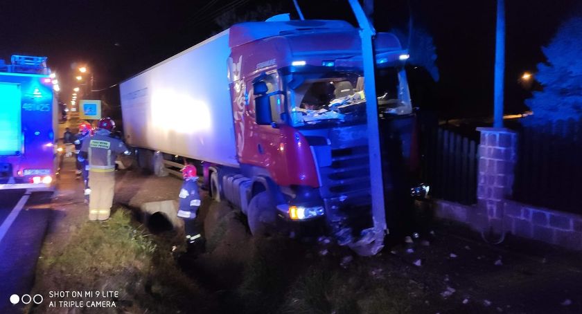 Pechowa noc. Dlaczego zjechał z drogi wykonując ryzykowny manewr?