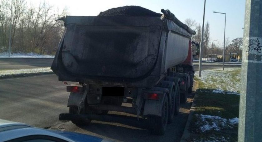 Zamiast do jazdy, nadawały się raczej na śmietnik. Mandat dla kierowcy, konsekwencje dla właściciela 