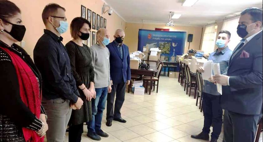 „Stop koronawirusowi” – do skarżyskich jednostek trafiły pakiety z materiałami ochronnymi