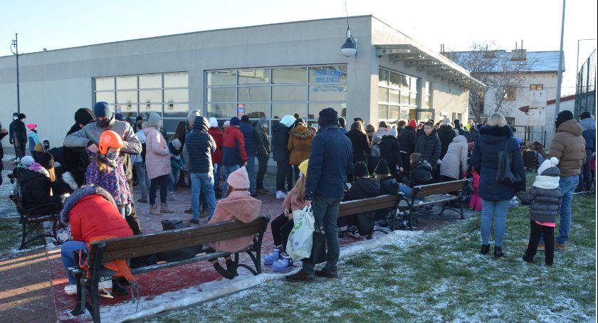 Ostatni dzień funkcjonowania lodowiska w Skarżysku. Bardzo duże zainteresowanie mieszkańców miasta i okolic 