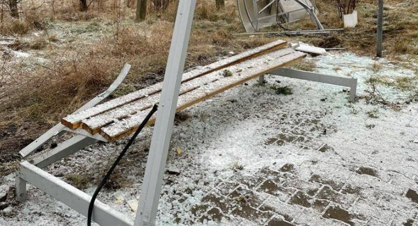 Powinien ponieść surowe konsekwencje. A gdyby ktoś siedział na tym przystanku...