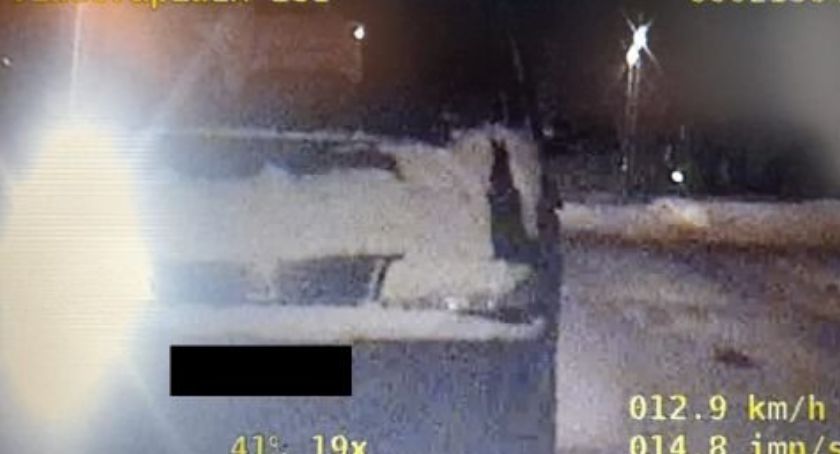 Szok! Podczas ucieczki przed funkcjonariuszami, złamał nogę