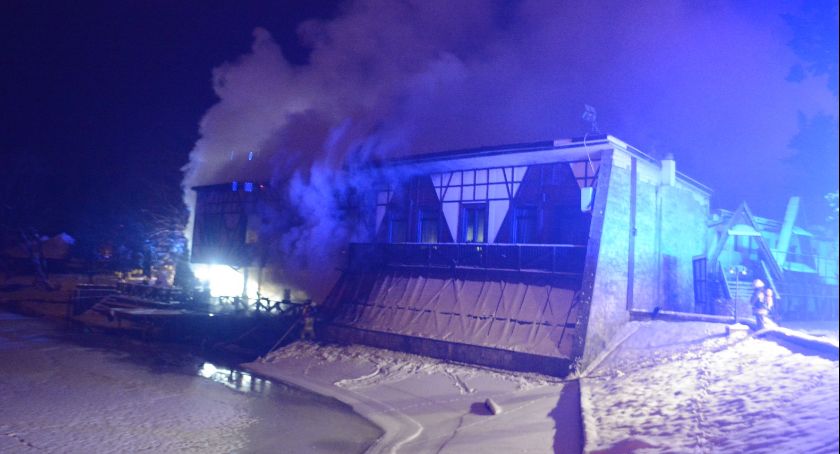 Pożar Restauracji Myśliwska w Skarżysku, na miejscu strażacy z całego powiatu 