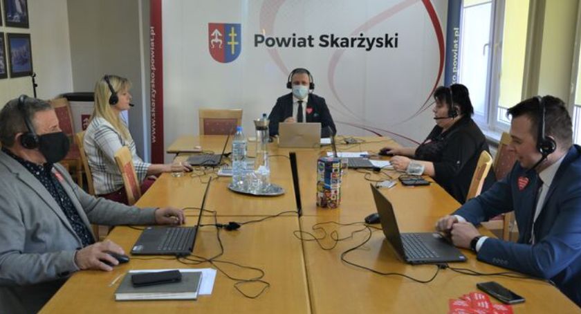 Rada Powiatu Skarżyskiego przyjęła programy naprawcze dla Szpitala i MOMP
