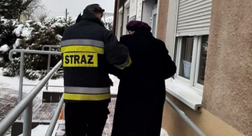 Nie możesz dotrzeć do punktu szczepień? Pomogą ci strażacy