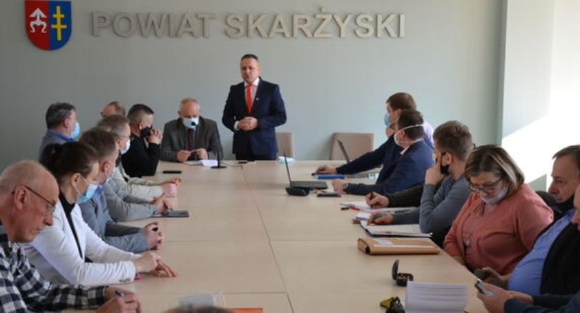 Powiat przekazał firmie Trakcja S.A. teren pod rozbudowę układu komunikacyjnego wraz z budową wiaduktu nad torami kolejowymi