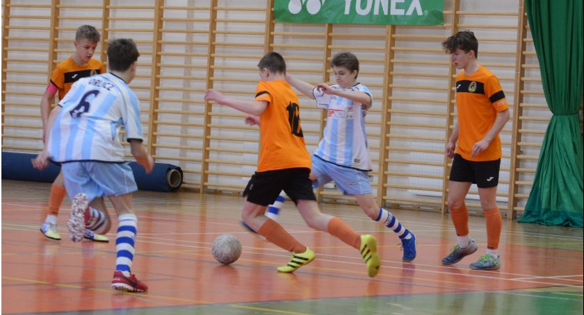 Suchedniów. V Ogólnopolski Turniej Halowy za nami. MKS Orlicz na 6 i 11 miejscu 